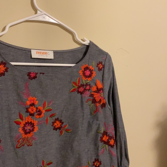 Grey blouse from reneec size small MADE IN USA - Picture 3 of 5